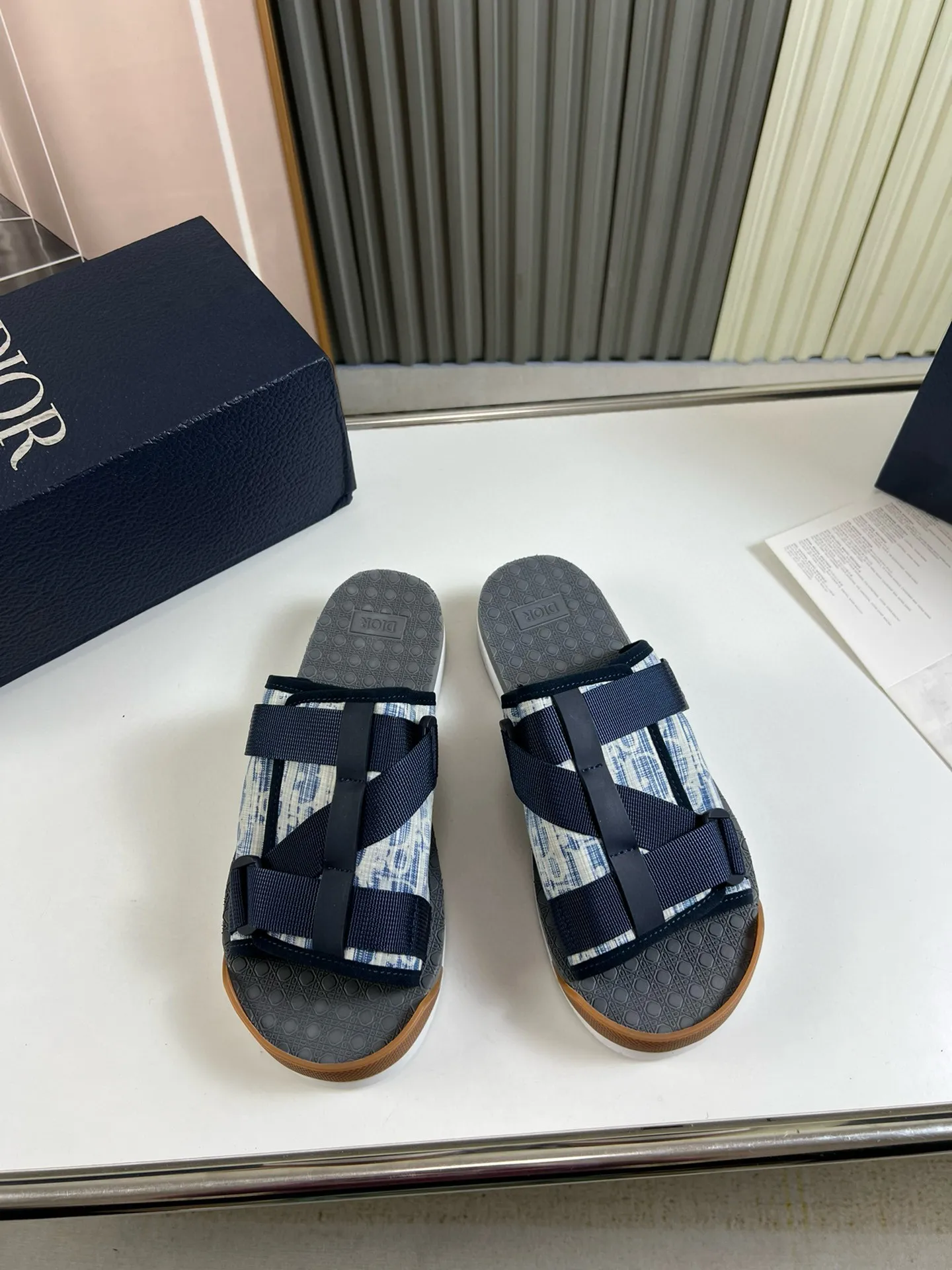 Factory price: 280💰 Dior men's counters are selling sandals at the same time ✔️Imported brand printing/selected high-quality calfskin, highlighting high-end elegance, exquisite workmanship, soles: original soles specially provided by the original factory, hot-selling physical products🔥Normal size: 38-44, customized 45